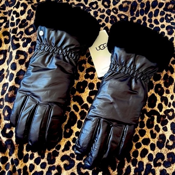 Brand New UGG Water Resistant Smart Touchscreen Black Gloves w/ Genuine Leather - Picture 1 of 16